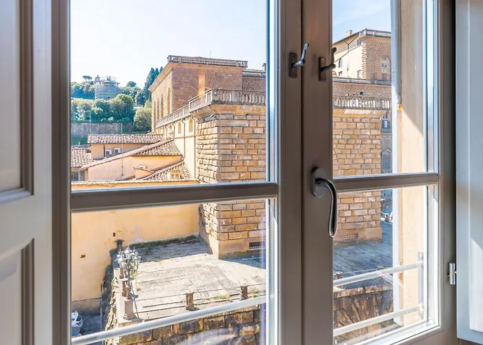 Genteel Piazza Pitti *