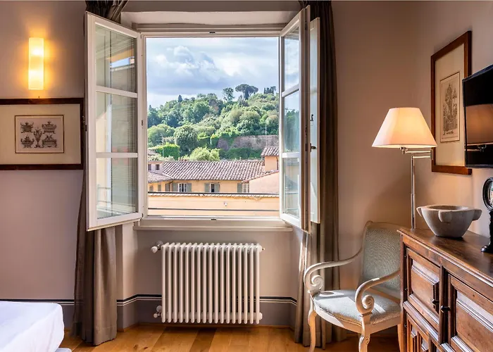 Genteel Piazza Pitti Apartment Florence